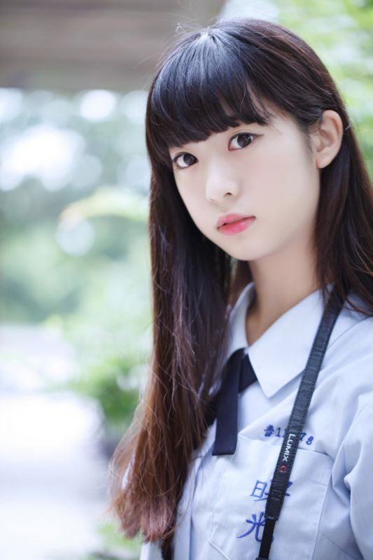 可爱制服美女清纯惹人爱