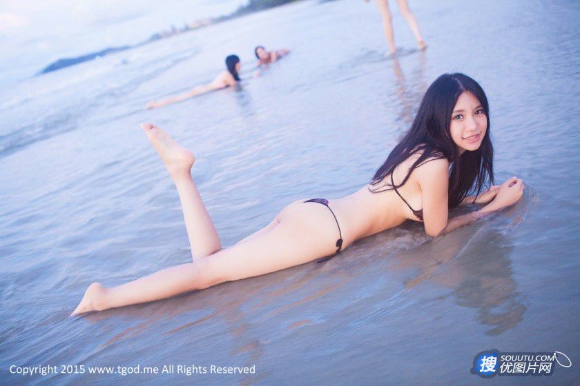 美臀女神绮里嘉海边比基尼性感写真