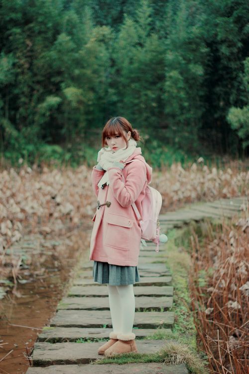 可爱小萝莉户外迷人写真照