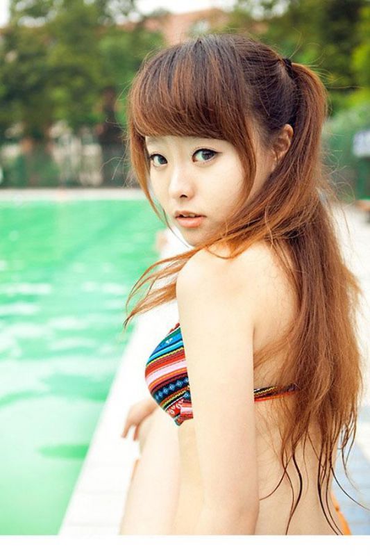 夏日泳装美女爆乳美腿诱惑