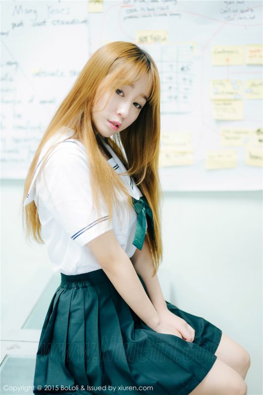 学生装美女王语纯室内清纯唯美写真照