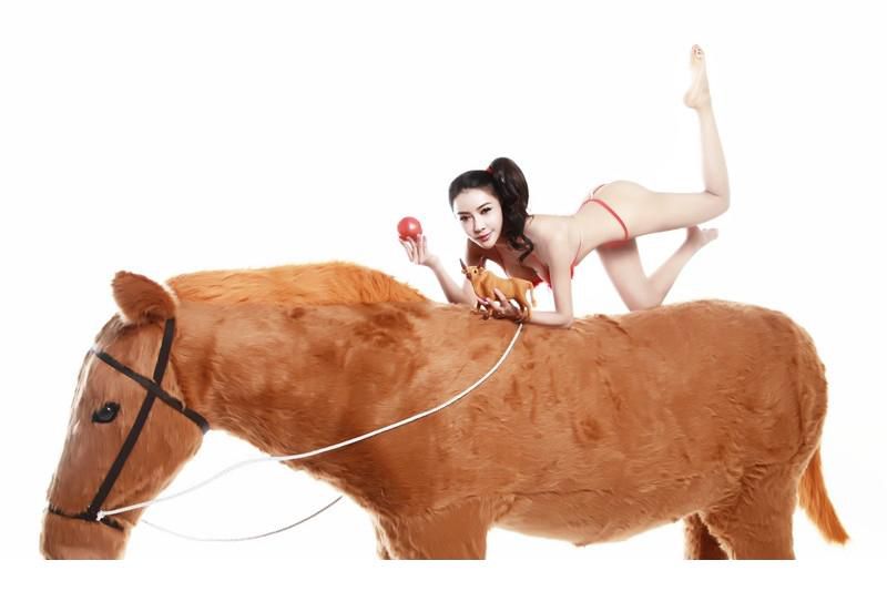 美女明星龚h菲性感演绎人体艺术