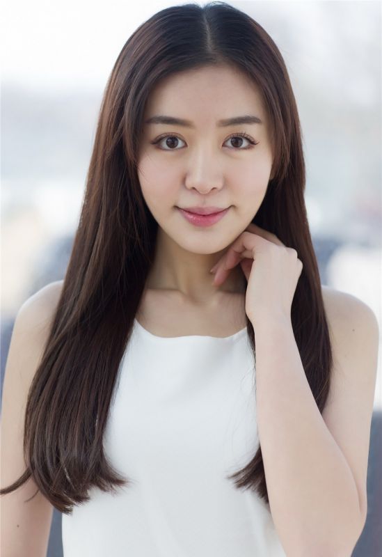 性感女星赵多娜玩转清纯诱惑