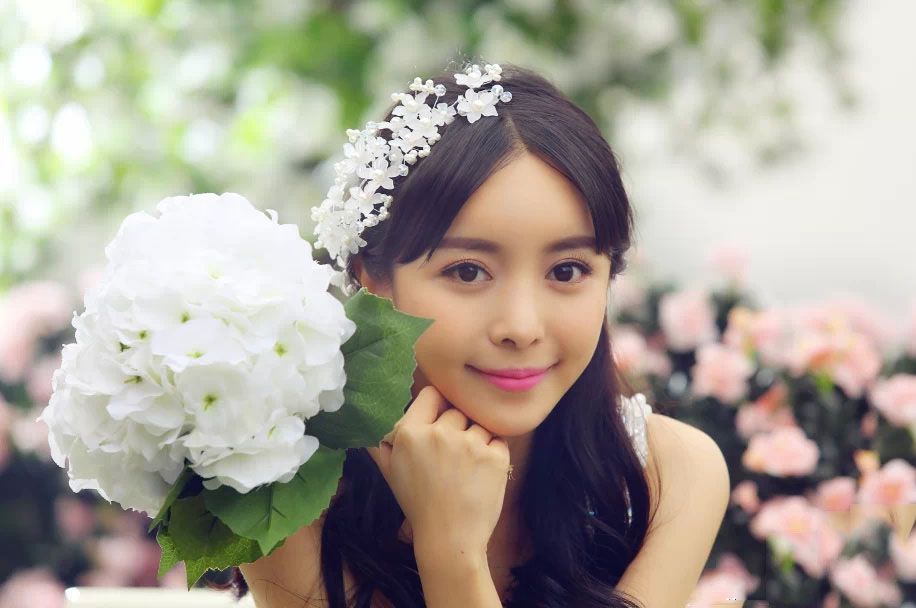 甜美女星马樱侨唯美婚纱写真照
