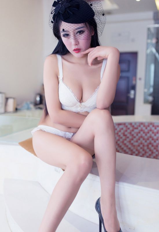 红色内衣嫩模私房性感写真集