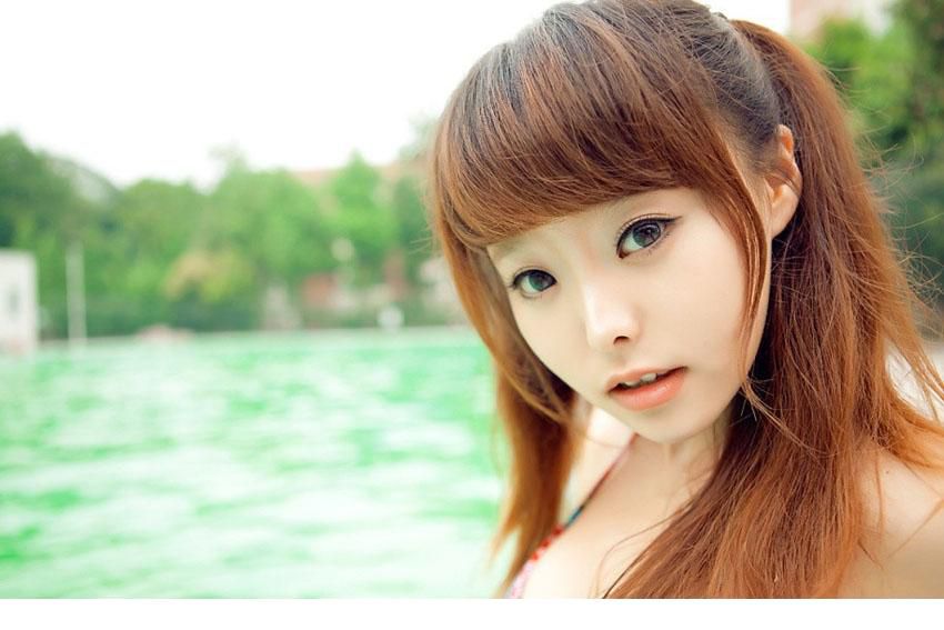 夏日泳装美女爆乳美腿诱惑