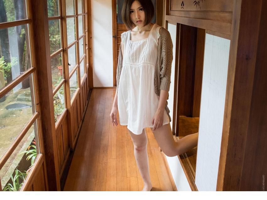 极品短发美女浴室性感脱衣秀