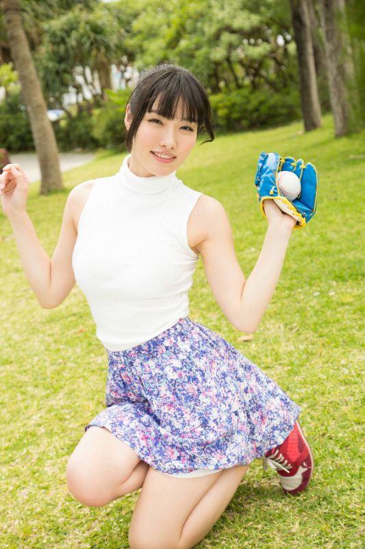 日本女优今野杏南户外性感内衣秀