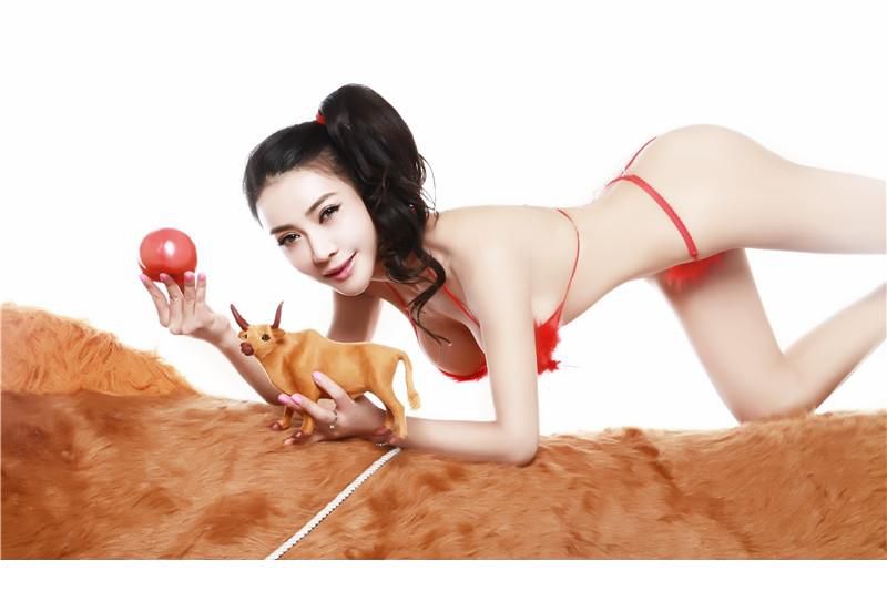 美女明星龚h菲性感演绎人体艺术