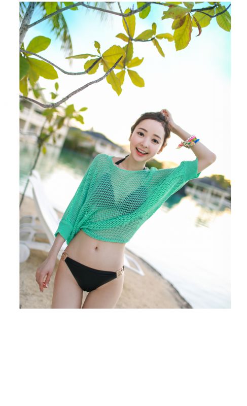韩国泳装少女海边大秀迷人乳沟