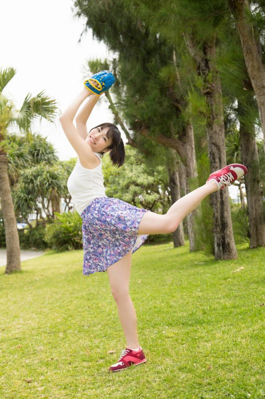 日本女优今野杏南户外性感内衣秀