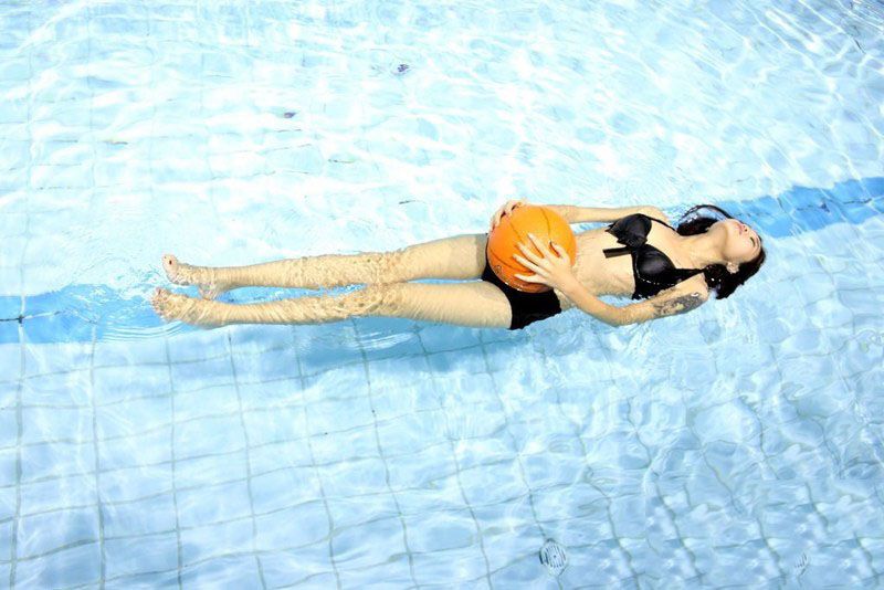 性感女生比基尼湿身诱惑写真