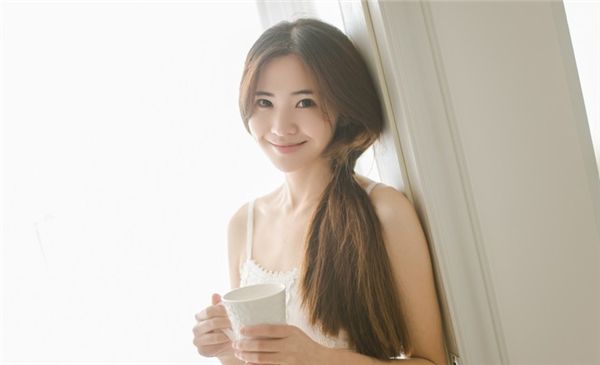 清纯美女白衣迷人生活照