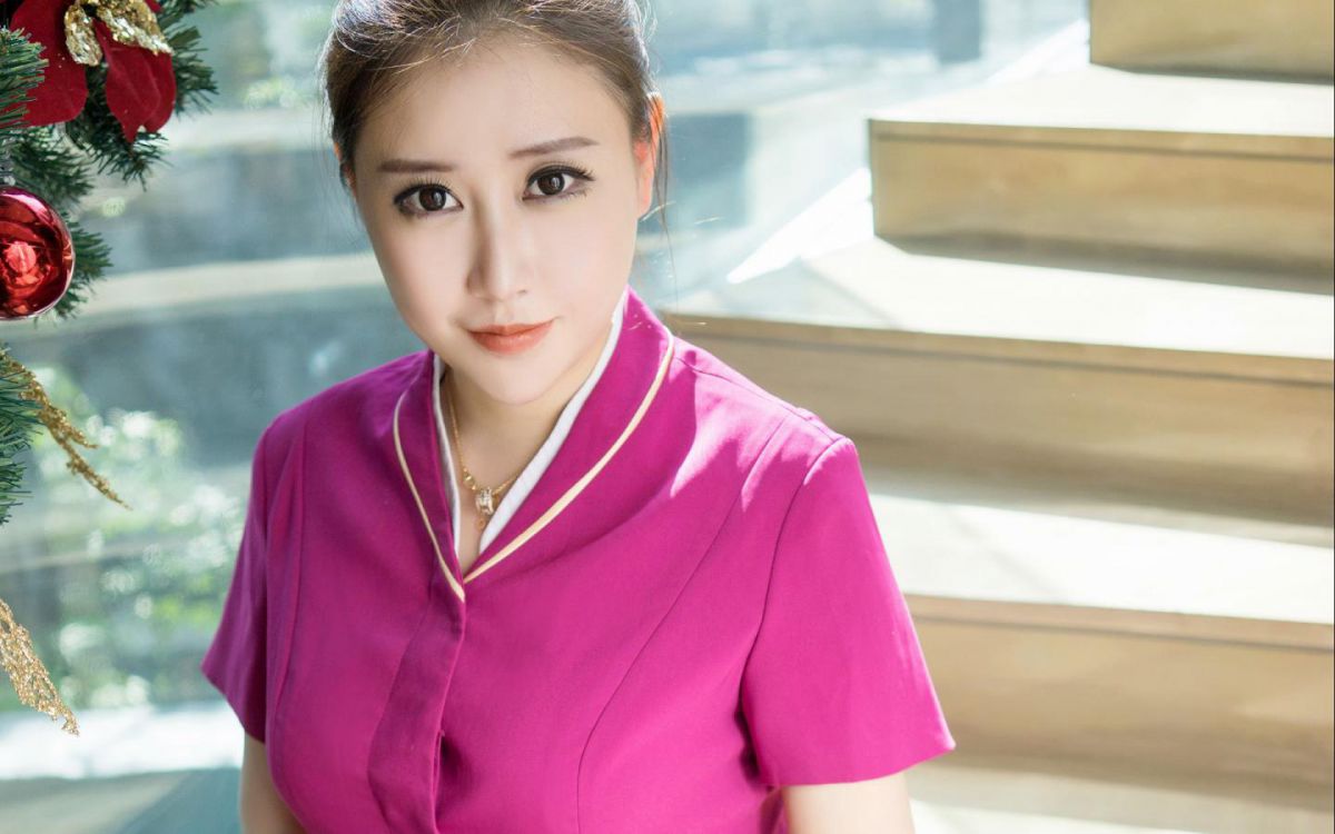 巨乳美女王婉悠性感制服诱惑写真照