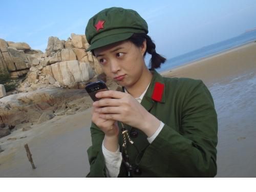 古装美女明星蒋欣活泼素颜生活照
