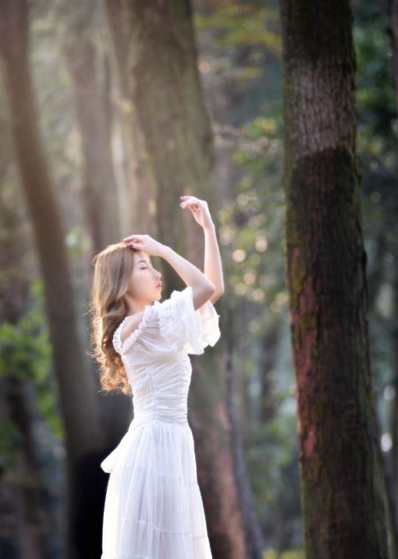 白衣少女森林唯美写真集