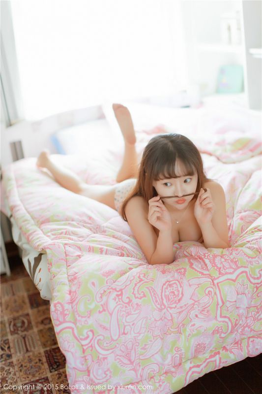 酥胸美女柳侑绮闺房性感内衣秀