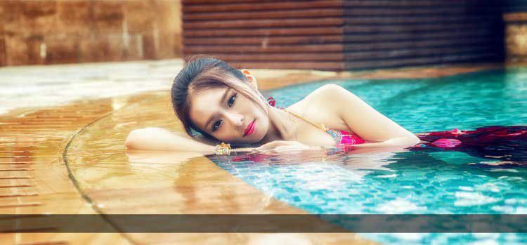 泳池妖娆美女性感诱惑写真
