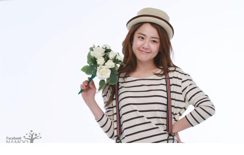 韩星文根英卖萌广告写真