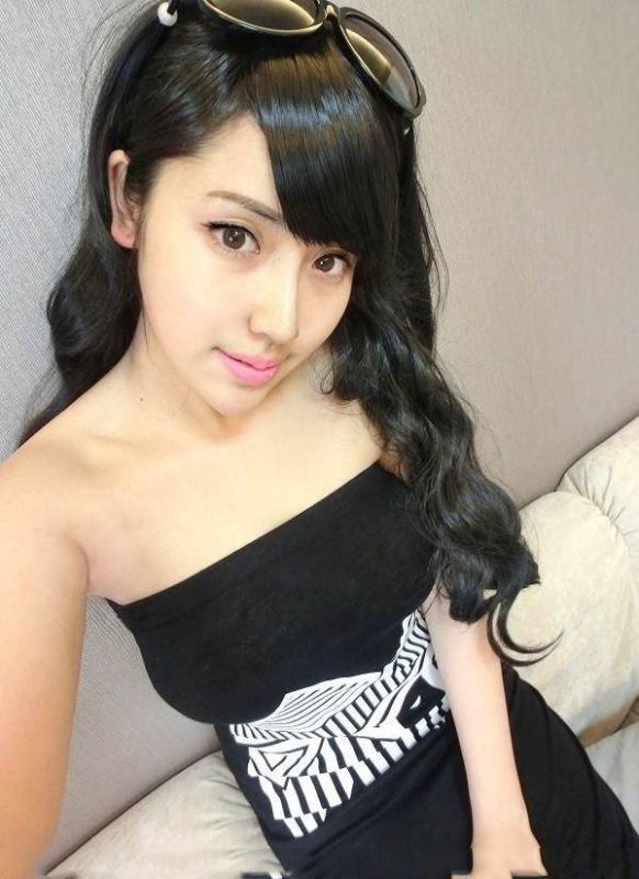 大胸美女戴予桐性感自拍照