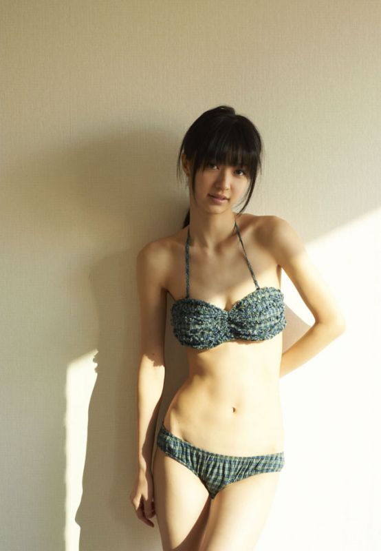 日本美女逢泽莉娜清新街拍大片