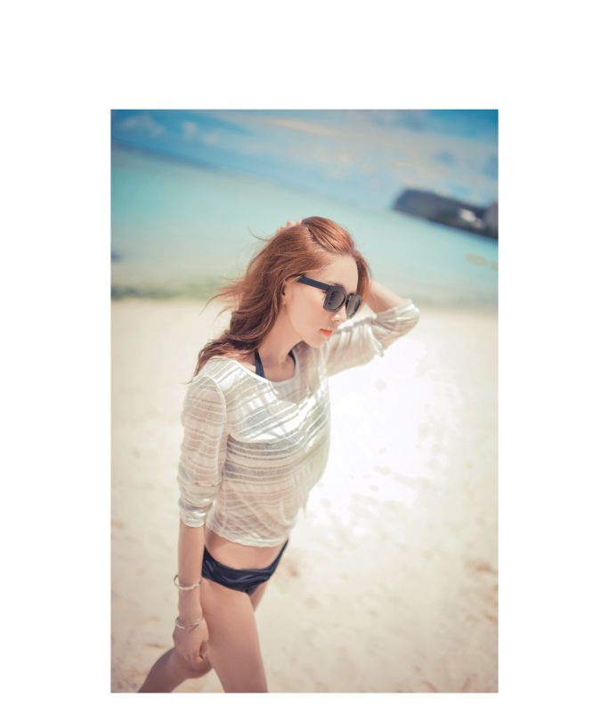 韩国泳装少女海边大秀迷人乳沟