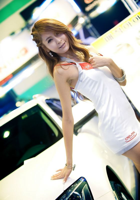 长腿美女模特车展高清写真