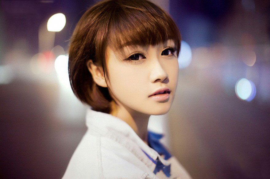 清纯白嫩女生唯美街拍