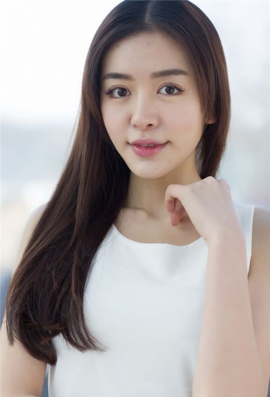 性感女星赵多娜玩转清纯诱惑