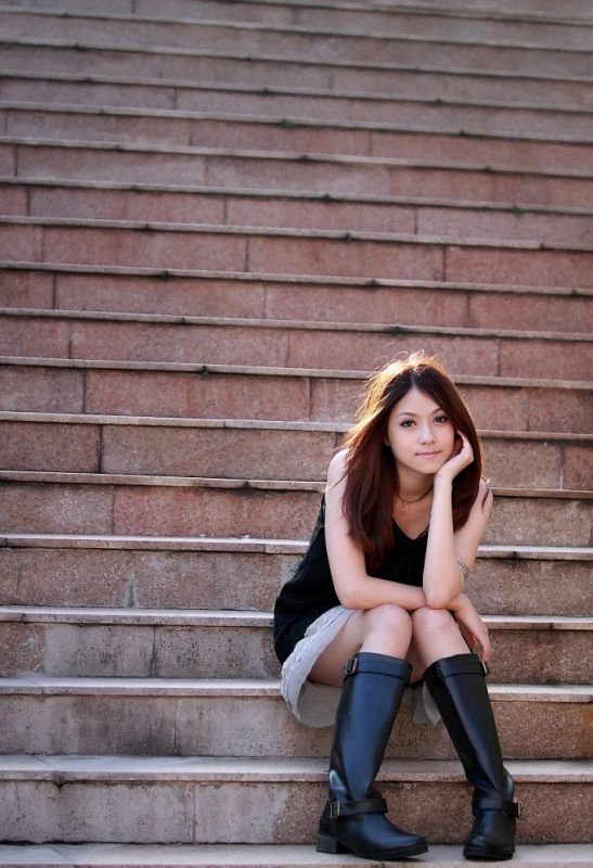 清纯美眉街头迷人写真照