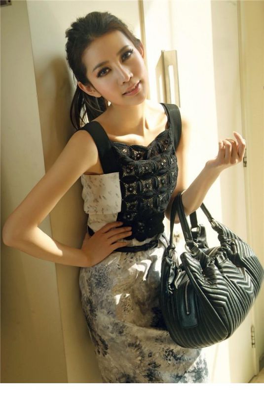 比基尼模特张杨娃娃性感写真