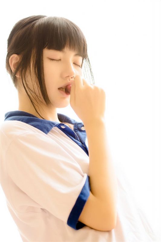 90后清纯美女校园青春写照