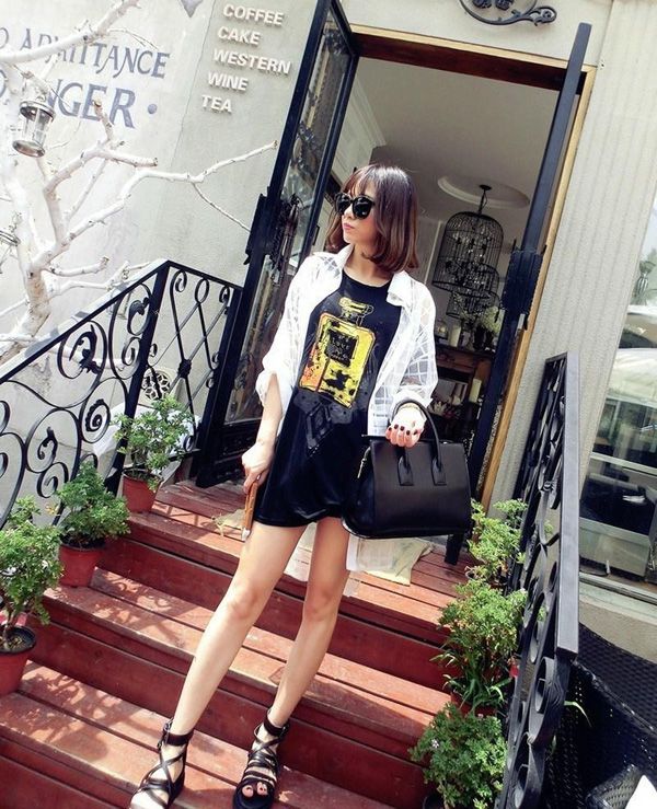 性感短发美女大秀迷人大长腿