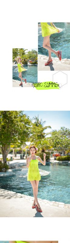 韩国泳装少女海边大秀迷人乳沟
