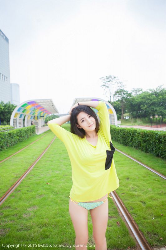 比基尼模特夏茉GIGI户外秀傲人大胸图