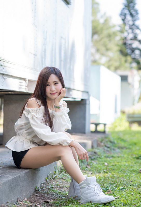 气质美女孟洁高清迷人写真集