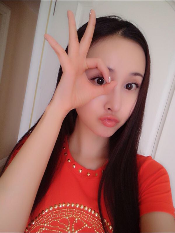 甜美女孩王若心最新生活照