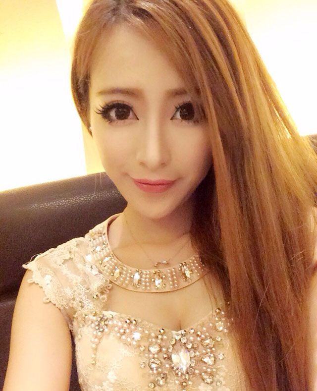 大胸美女王曼妮性感自拍大片
