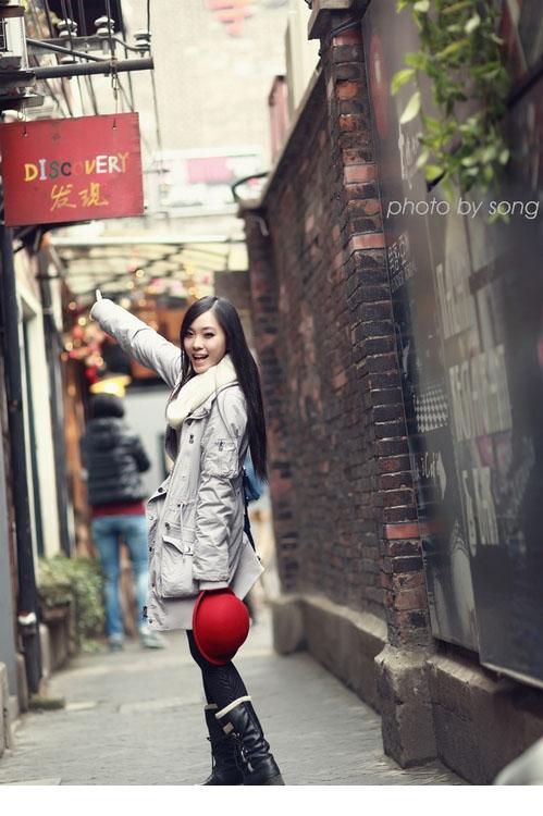 气质美女街头写真大图