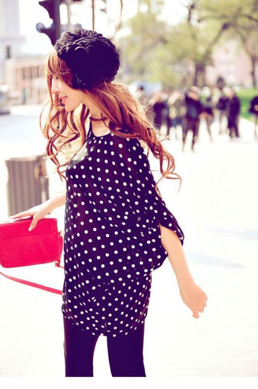 90后小萝莉百变造型街拍照