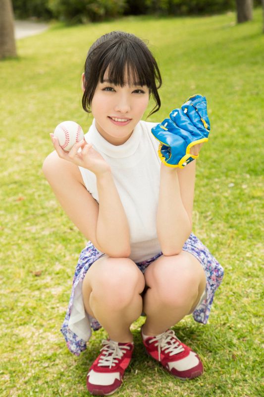 日本女优今野杏南户外性感内衣秀
