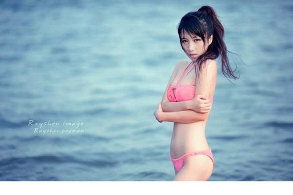 海边比基尼美女性感写真