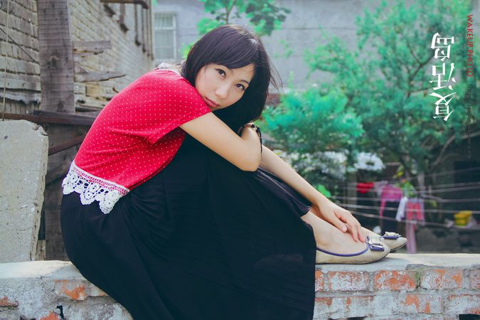 自然美女户外迷人长裙写真