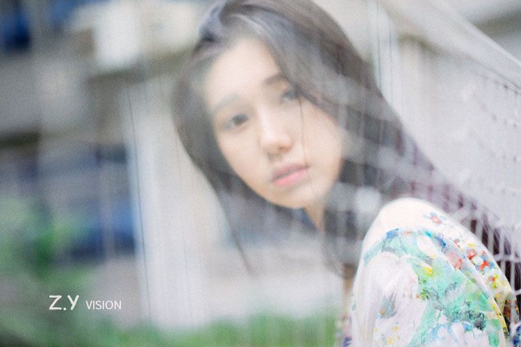 长发清纯美女户外唯美写真