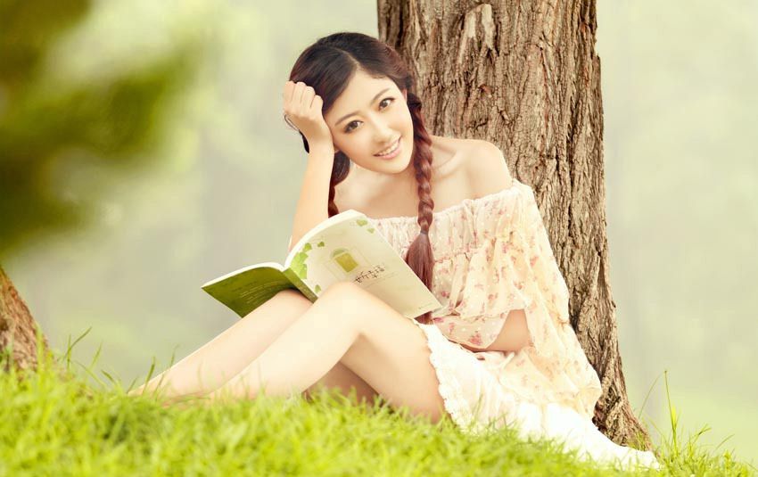 清纯长发美女户外高清写真