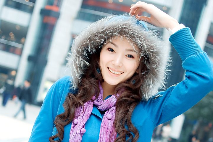 街拍冬日甜美女孩迷人写照