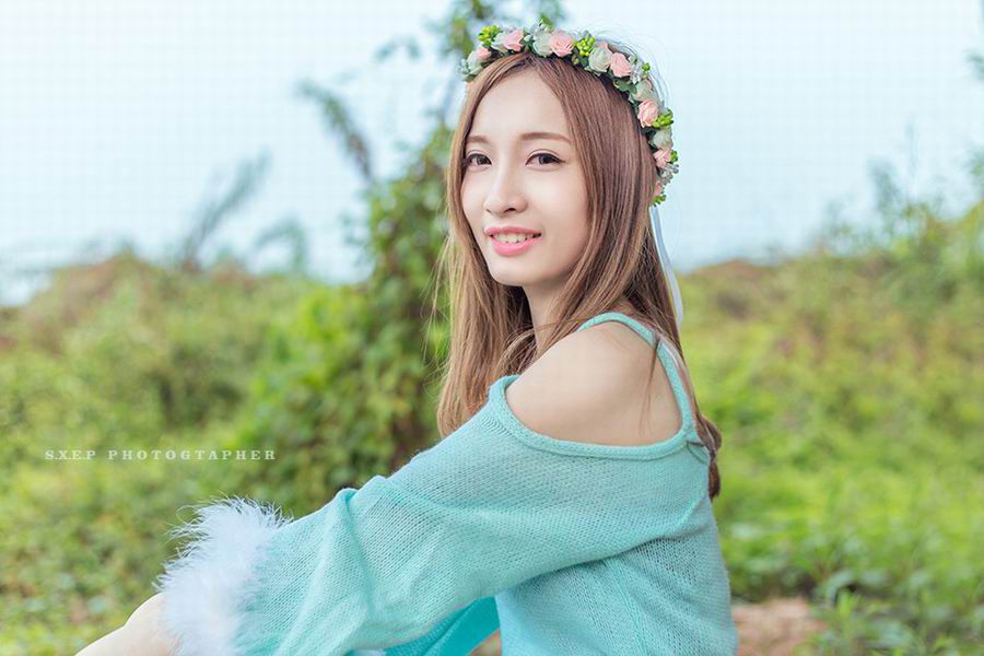 小清新90后美女户外清纯写真图片