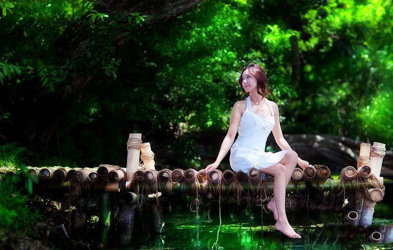 韩国美女尹惠熙户外迷人写真