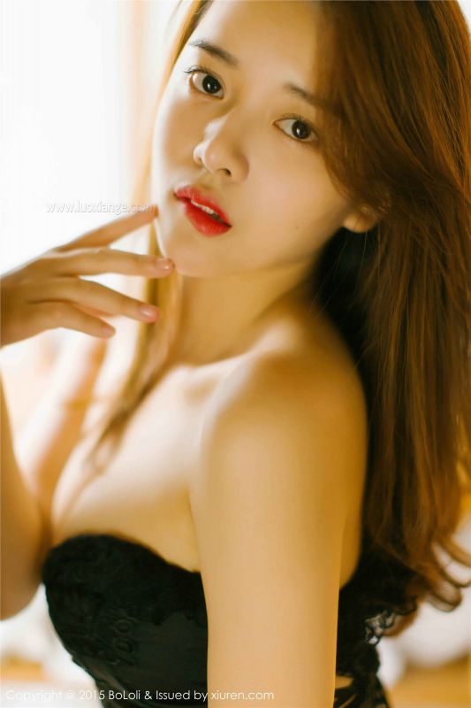 酥胸美女陈芊瑜Sherry私房制服丝袜诱惑