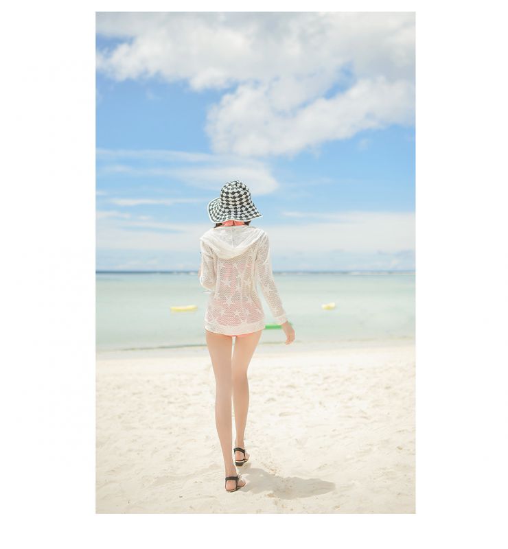 韩国泳装少女海边大秀迷人乳沟